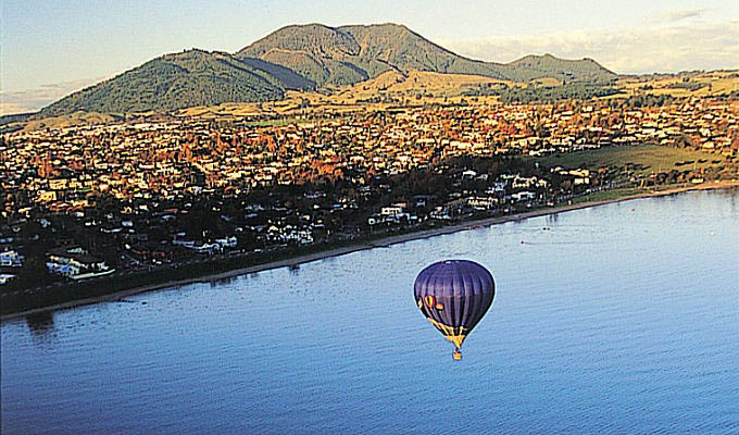 Huka Lodge, Balloonin Over Lake Taupo - New Zealand