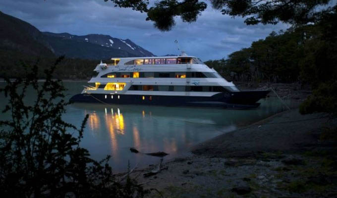 Crucero Santa Cruz in Bahía Toro - Argentina