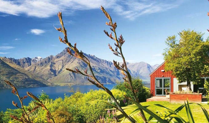 Azur Lodge Exterior and Lake Wakatipu - New Zealand
