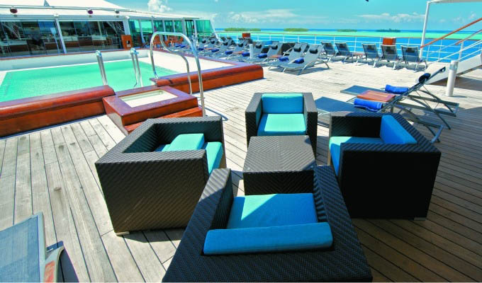 M/S Paul Gauguin, Pool Bar - French Polynesia