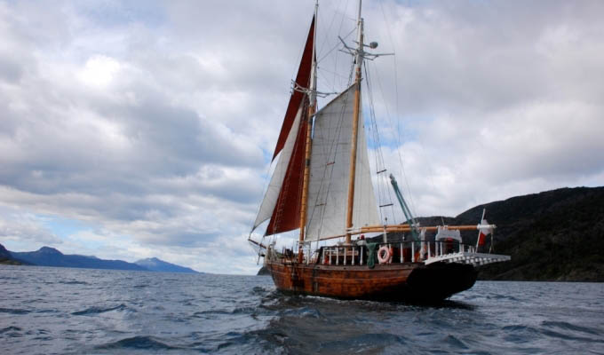 Charles Darwin Route, Victory boat - Chile