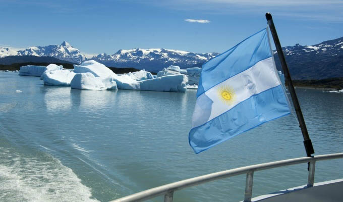 Crucero Santa Cruz, Argentina Flag - Argentina