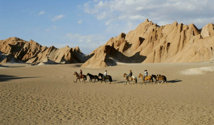 Atacama Desert: horse riding in Valle de la Luna - Chile