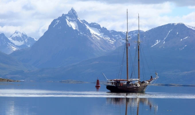Charles Darwin Route, Victory boat - Chile