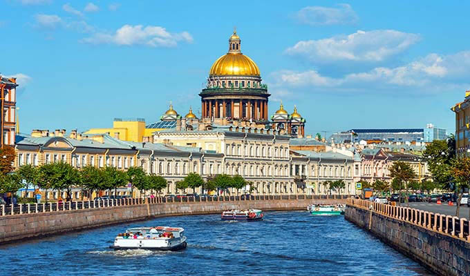 Saint Isaac Cathedral across Moyka river, St Petersburg © Roman Evgenev/Shutterstock - Russia