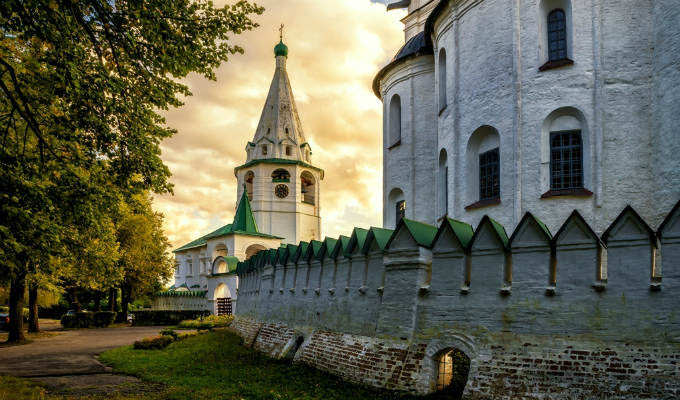 Suzdal Kremlin at sunset.UNESCO site © Viacheslav Lopatin/Shutterstock - Russia