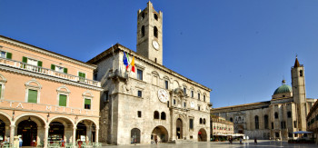 Ascoli Piceno: tradizione ascolana tra olive, ricamo e ceramica